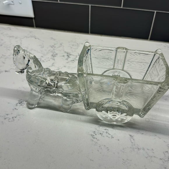 Vintage Large Jeannette Glass Candy Dish, Horse and Cart, - Picture 1 of 10